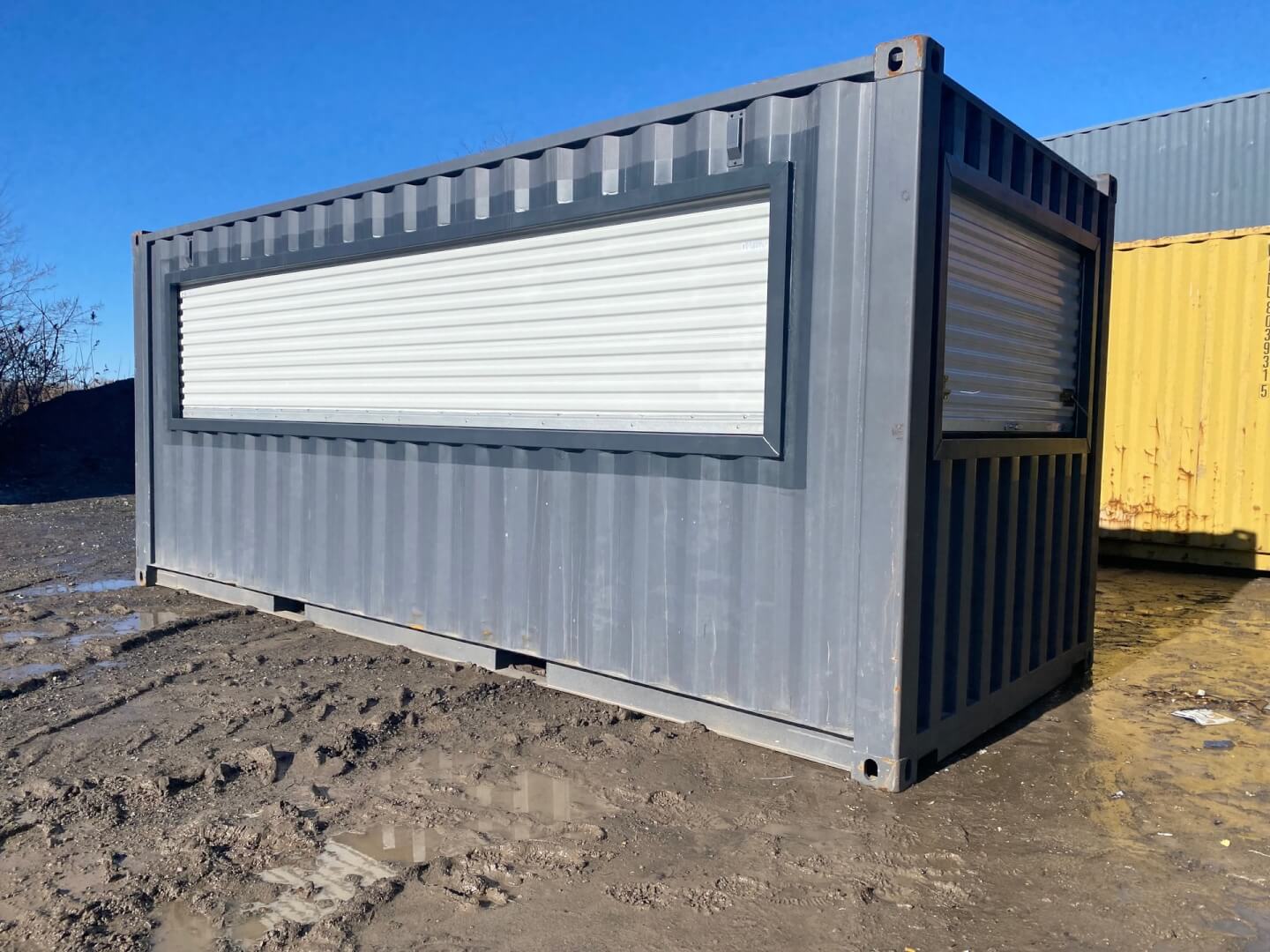 Modified 20′ container model with roll-up door (preview)