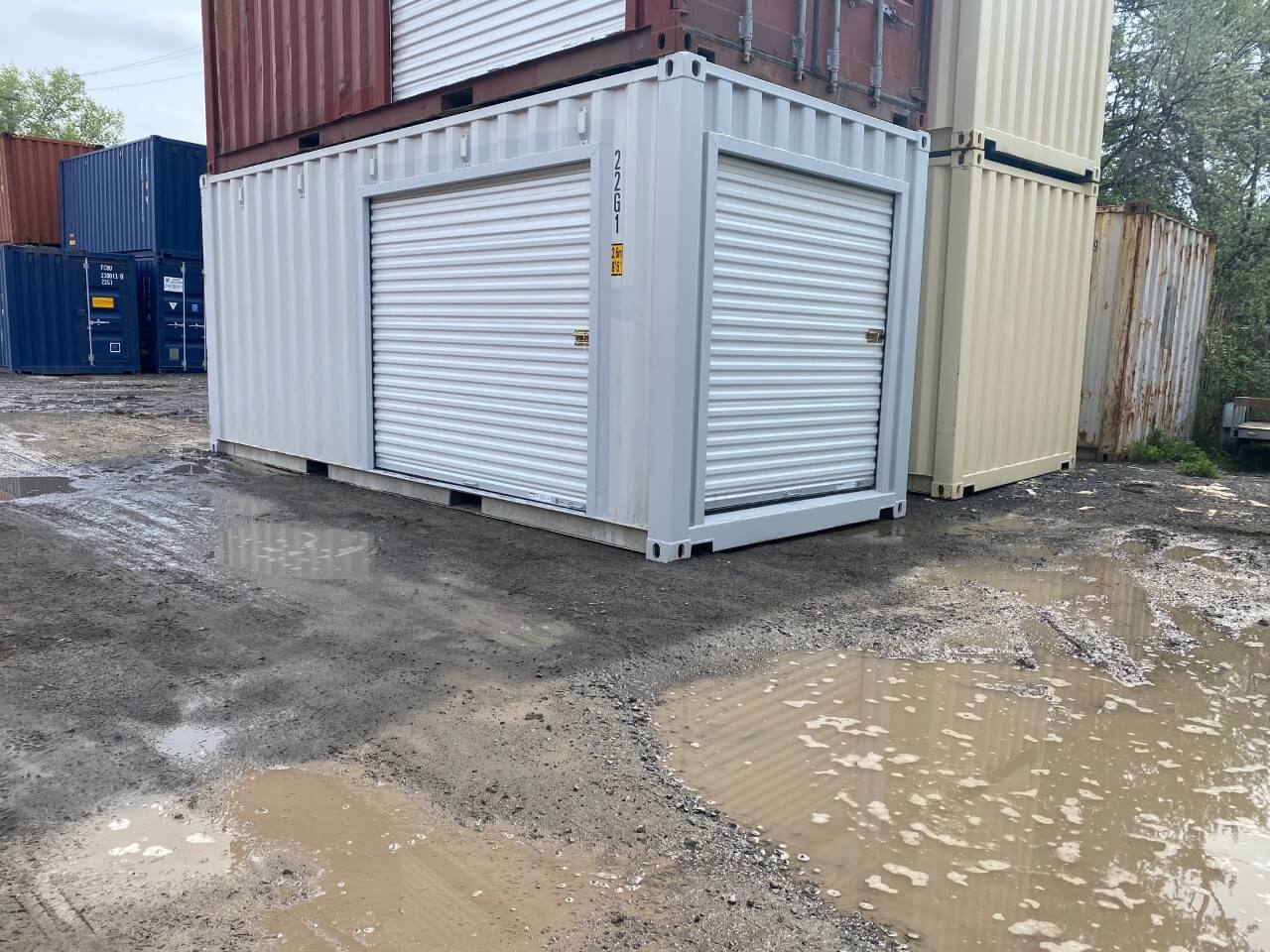 Modified 20′ container model with roll-up door (preview)