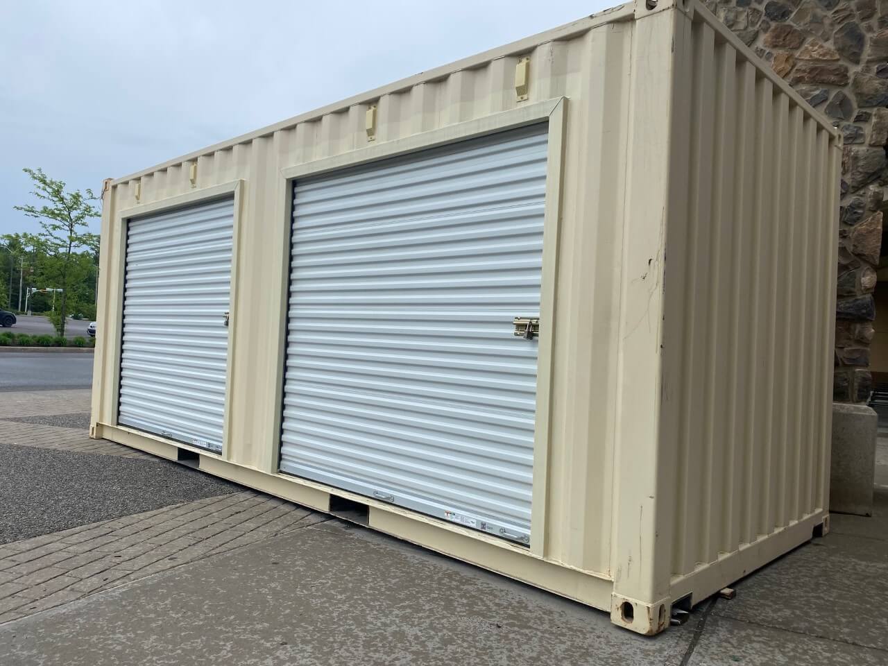 Modified 20′ container model with roll-up door (preview)